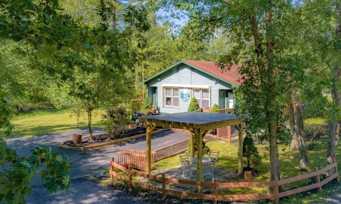 White Lake Casa | *NEW* Woodstock Way Beachside 9 Min to BethelWoods