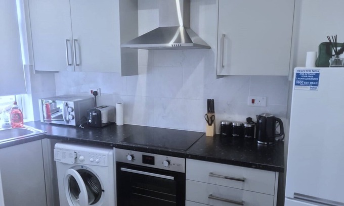 Waddon Apartamento | New x2 bedroom apartment ** free parking & Wi-Fi**
