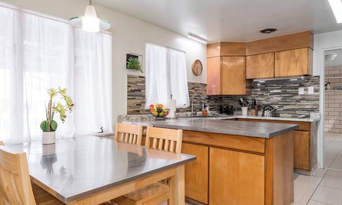 Barths Casa | New year discount! Close to i70. Fireplace & grill.