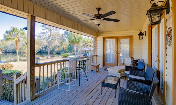 Milton Casa | New Years Open @ Pirate Cove, Waterfront Home, Boat Dock, Campfire Fun, Covered Porch