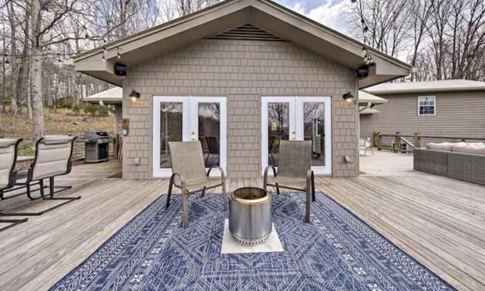 Young Harris Casa | New! Young Harris with Amazing outdoor living and Mountain views-