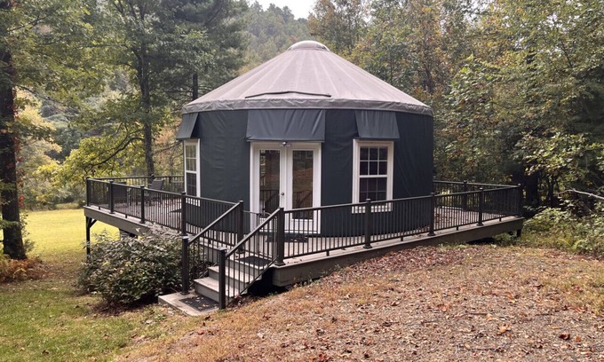 Floyd Cabina | New! YURTime by Buffalo Mountain Getaway