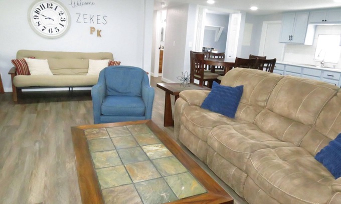 Graford Casa | NEW-Zeke’s Retreat - Rocker B - Possum Kingdom