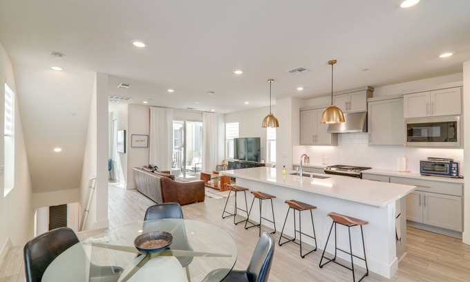 Newark Casa | Newark Retreat w/ Home Gym, Grill, Bicycles + More
