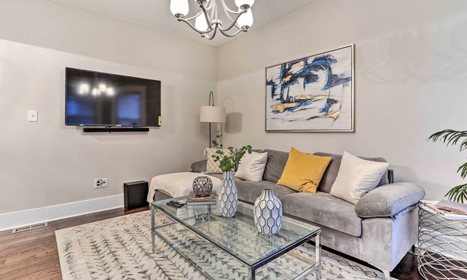 Weequahic Casa | Newark Townhome Near Airport - Pet Friendly!