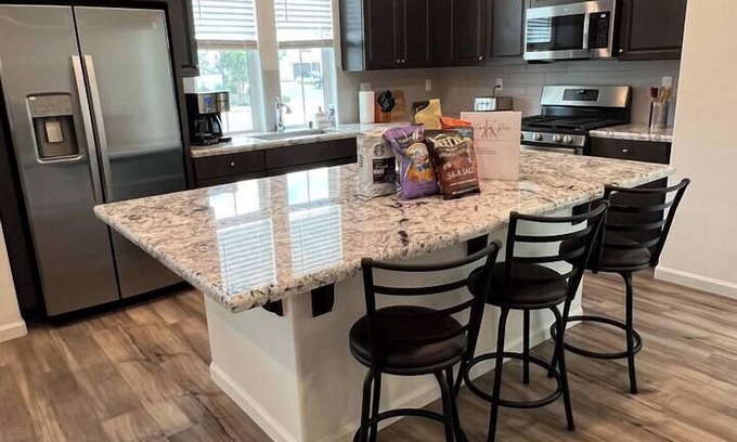 Roseville Casa | Newbuilt*pet*close2shop*corp/insur housing*24/7*