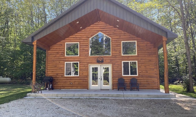 Kalkaska Cabina | Newer 2 bedroom with loft cabin in the woods
