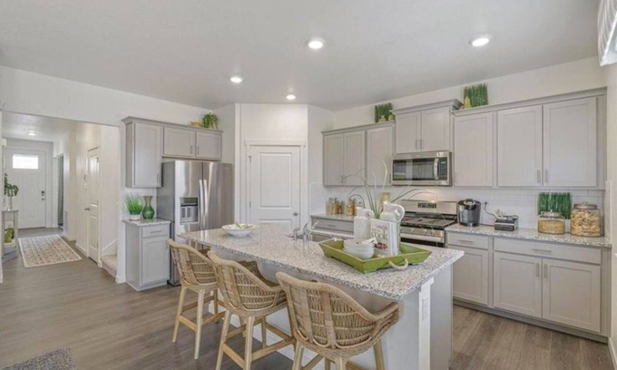 Windsor Casa | Newer build with 4 bedrooms, large backyard and beautiful mountain views.