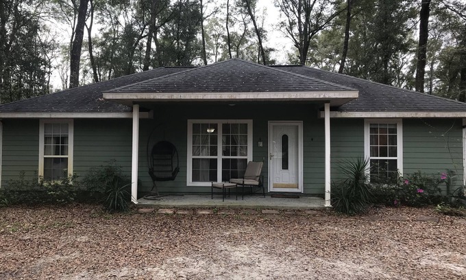 Branford Casa | Newer built Three/two home - Open floor plane Outside gas barbecue and fire pit
