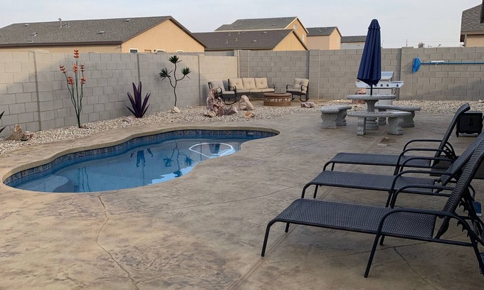 Holiday Shores Casa | Newer Bullheadcity Pool Villa with great rates
