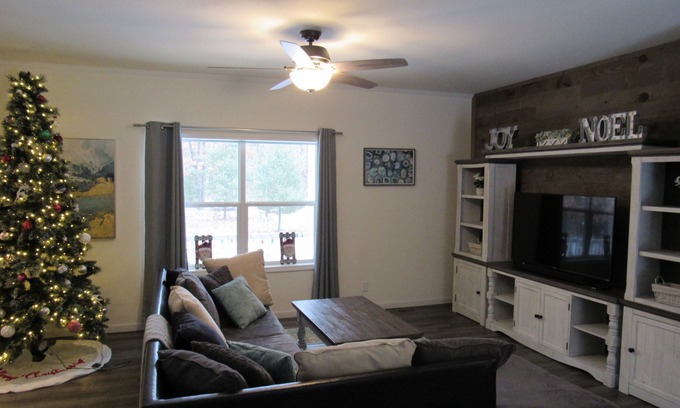 New Lisbon Casa | Newer Home Near Castle Rock Lake in New Lisbon, WI
