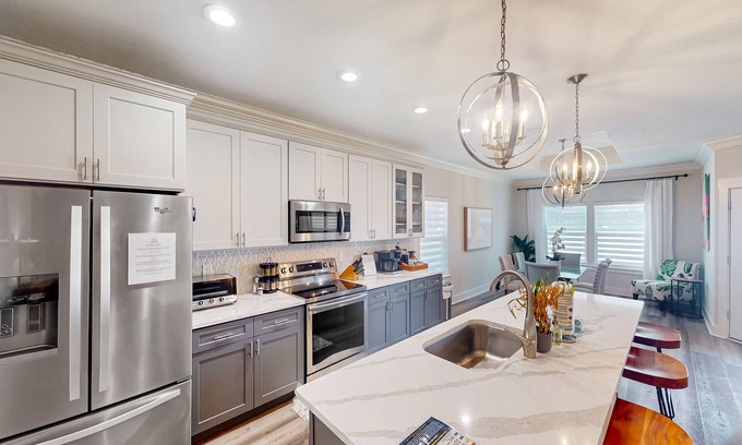 Silver Sands Casa | Newer home with elegant interior & fenced yard, 3 blocks to the beach