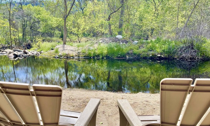 Three Rivers Casa | Newer riverfront home - private beach and spa minutes from Sequoia NP!