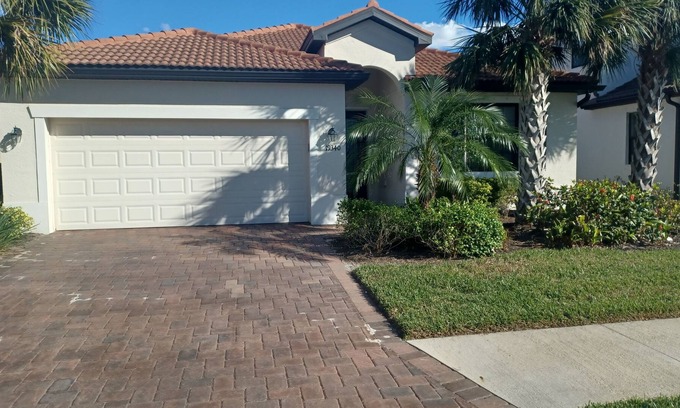 Venice Casa | Newer Single Family Home in Venice!