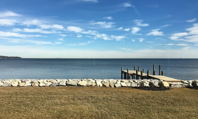 Annapolis Casa | Newer Waterfront Home on the Chesapeake Bay