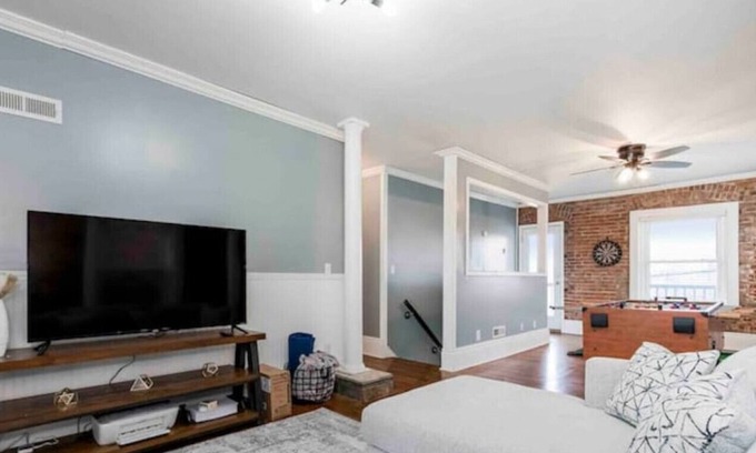 Northeast Kansas City Condominio | Newest KC Unit 2 · Downtown- walk to River Market- 2 bedroom!