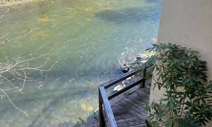 Cherokee Hotel | Newfound Lodge on the river