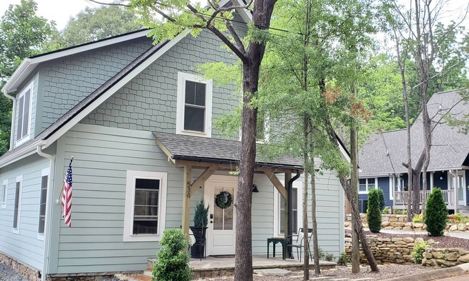 Brevard Cabaña | NewHaven - New cottage home in the heart of Brevard, next to the Bike Trail!