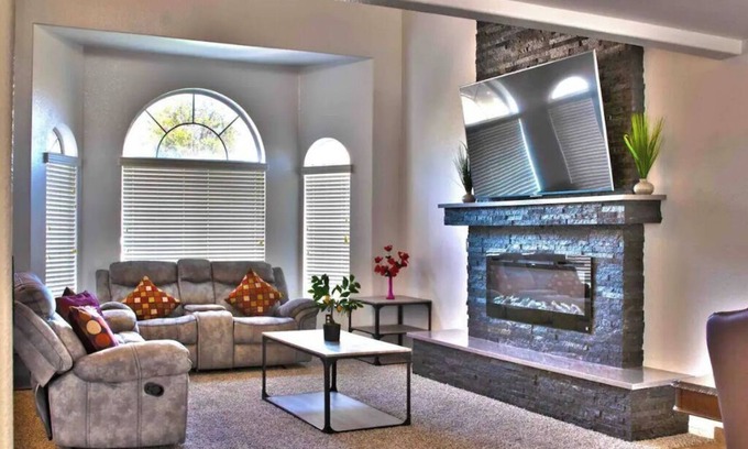 Fresno Casa | Newley remodeled and furnished home!