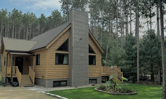 Lake Shore Estates Casa | Newly build private Home 3 min Castle Rock Lake, 30 min to Dells, Free Firewood