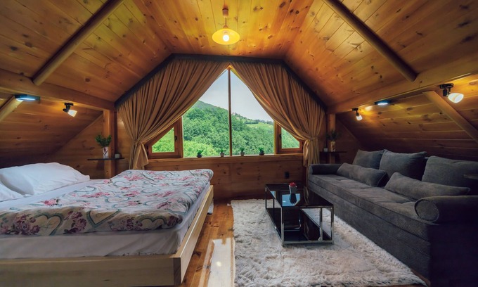 Montenegro Chalet De Esquí | Recién construido con vistas al río de dos niveles Chalet Tara
