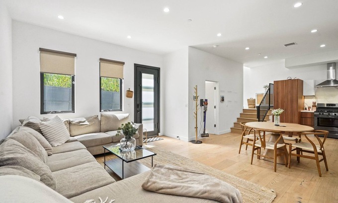 Mar Vista Casa | Newly Built 2 Bedroom 2.5 Bath House w/ Modern Finishes Pet and Family Friendly