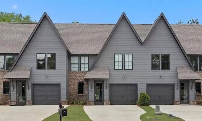 Auburn - Opelika Apartamento | Newly built 4 bedroom townhome near AU University