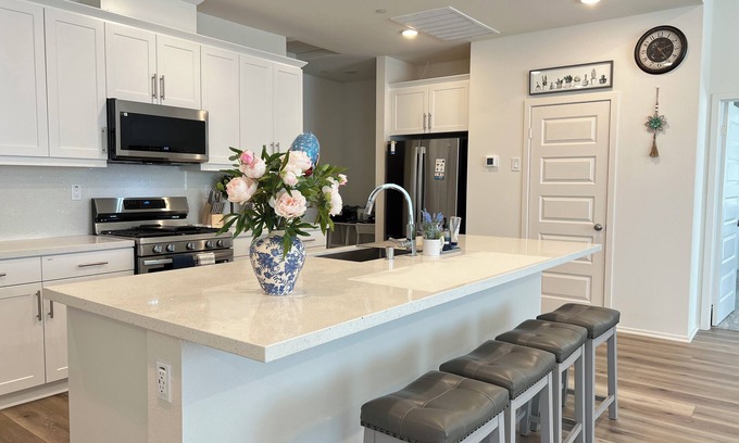 Victorville Casa | Newly Built 4BR / Home Fully Furnished / Quiet & Safe Neighborhood-Close to ALL