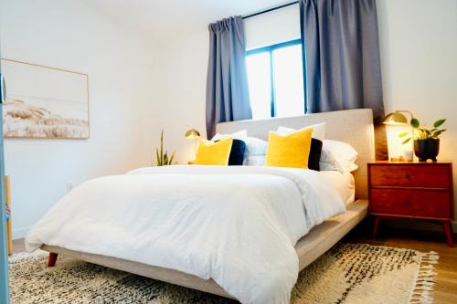 Mira Mesa Casa | Newly Built, Bright, and Modern Guest Home