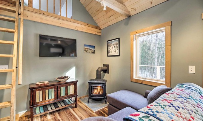 Morrisville Casa | Newly Built Cabin with Hot Tub - 16 Mi to Stowe Mtn!