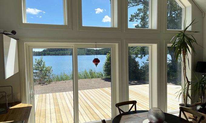 Jarnforsen Casa | Newly built cottage located on lake plot next to Lake Flaten outside Virserum | SE05072