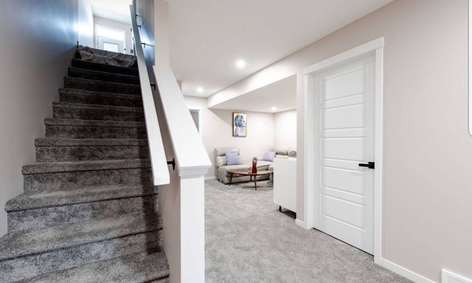 Southwest Calgary Casa | Newly built Cozy 2 bedroom secondary suite in Calgary
