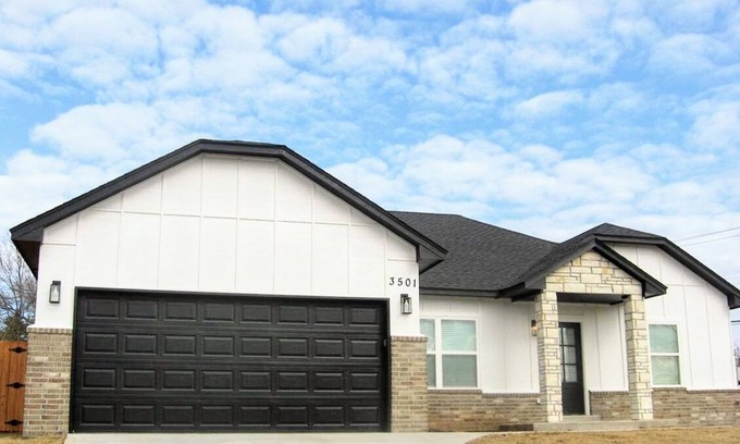 Central Oklahoma City Casa | Newly Built Cozy Family Home
