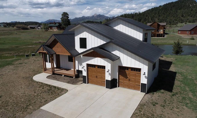 Lake Hatcher Park Casa | Newly Built: Gorgeous Pagosa Peak View Lakefront House - Breathtaking Views