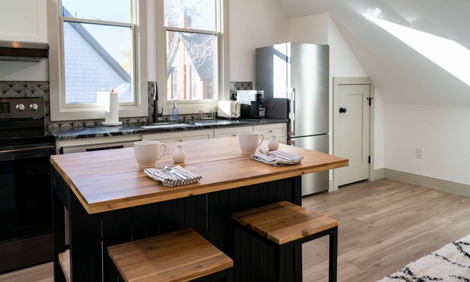 Baker Casa | Newly Built Guest House - Baker Neighborhood