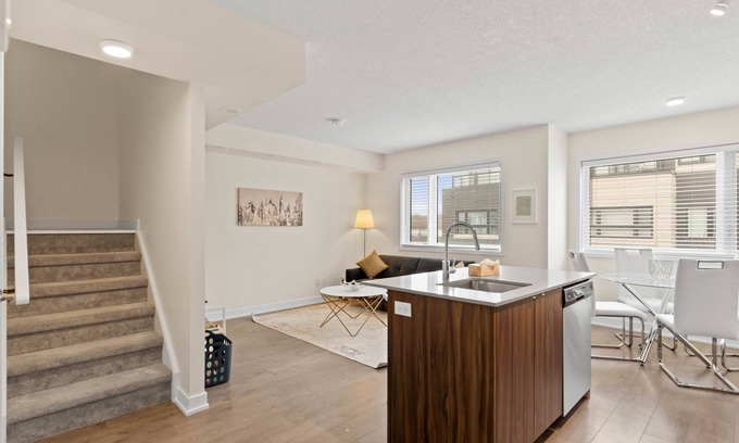 Aldershot Casa | Newly Built Home ~ Burlington ~ Comfort ~ Cozy