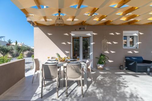 Kokkini Chani Casa | Newly Built Home with Garden, 400m to Beach