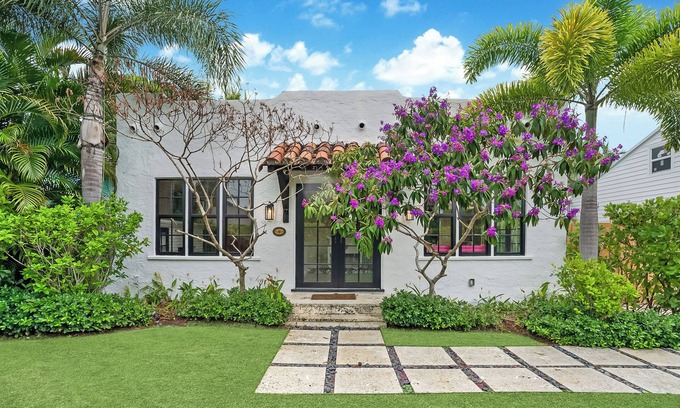 Flamingo Parks Casa | Newly Built Luxury Home With Pool & Hot Tub!