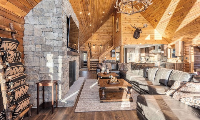 Twin Lakes Casa | Newly Built Luxury Log Home