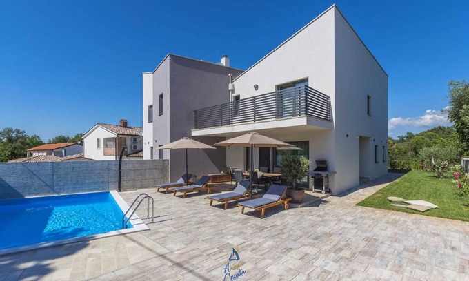 Vrznaveri Villa | Villa moderna de nueva construcción para 6 personas con piscina cerca de la hermosa ciudad de Poreč