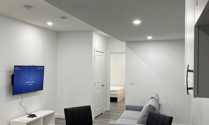 Calgary Casa | Newly built one bedroom 2 bed