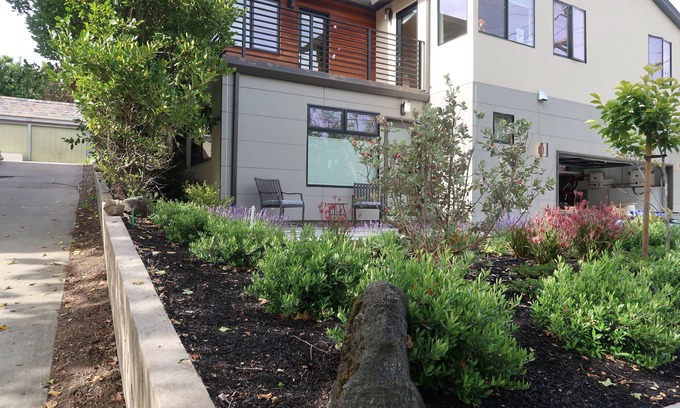 Piedmont Casa | Recién construido Piedmont 1BR con estacionamiento fuera de la calle y carga gratuita de vehículos eléctricos