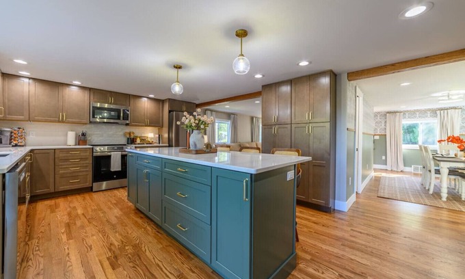 Alpena Casa | Newly Built|Riverfront|Kayaks|Hot tub|King|AC