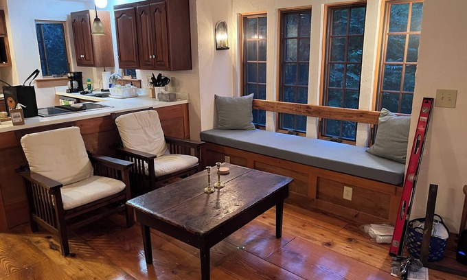 Shushan Casa | Newly constructed 2 bedroom stone ended Irish cottage in Shushan New York