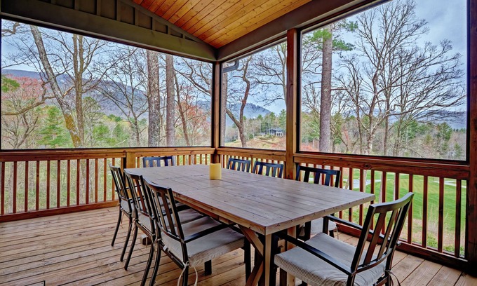 Lake Toxaway Casa | Newly Constructed Home at Lake Toxaway Country Club - Hartfield