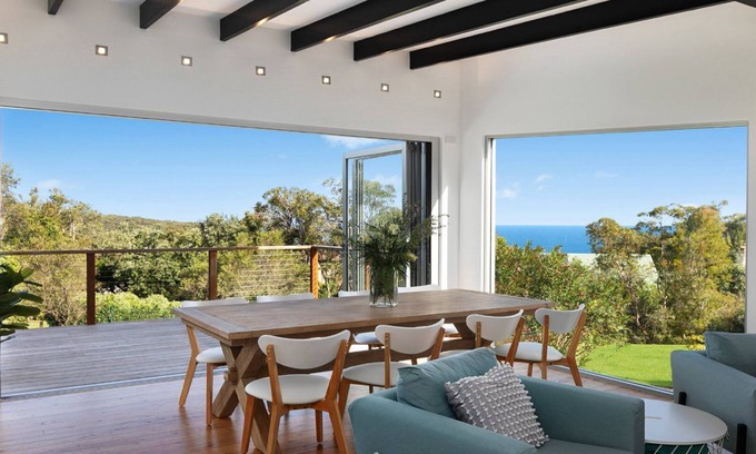 Killcare Heights Casa | Este Beaut Beach House (BBH) ofrece una relajante vida de planta abierta con cocina de diseño y vista divina.