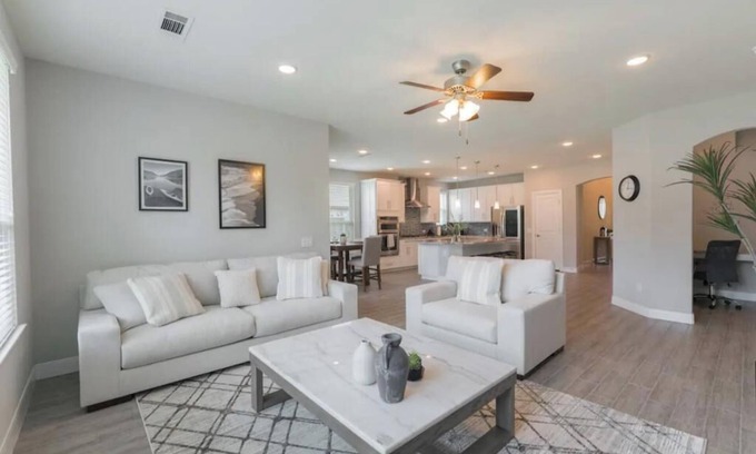 Tomball Casa | NEWLY furnished 4bdr/3bath home!