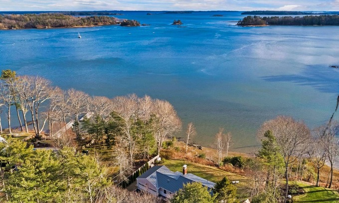 Freeport Casa | Newly Furnished and Renovated Waterfront Home