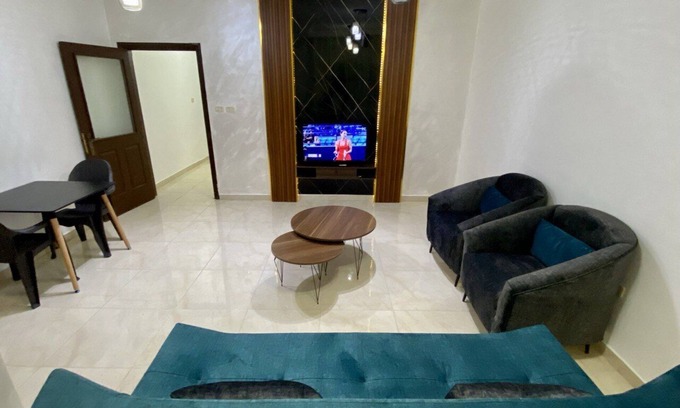 Al Jubeiha Apartamento | Newly furnished apartment with private entrance.