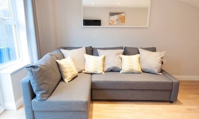 Derby Casa | Newly Furnished Aztec House (6 separate beds)